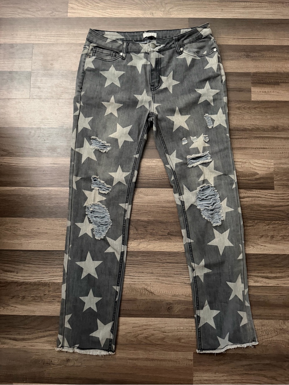 easel Gray Camo Star Print Jeans